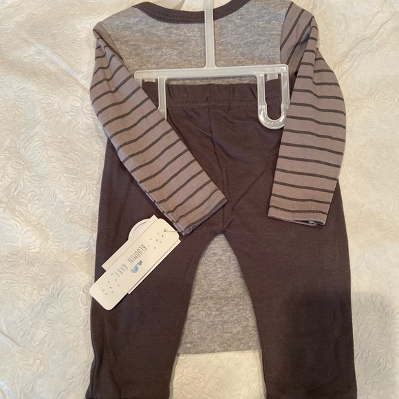 Boys Brown & Tan 2 piece,long sleeve onesie with matching pants, sz 6-9 months - Picture 5 of 7